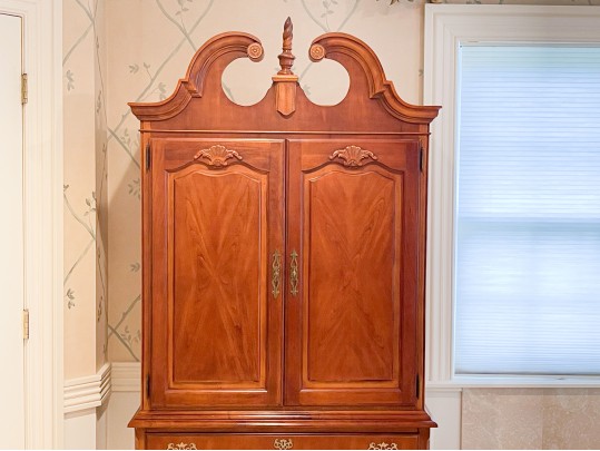 Stunning American Drew Cherry Chippendale Style Media Armoire
