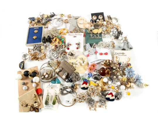 Large Variety Of Fashion Earrings