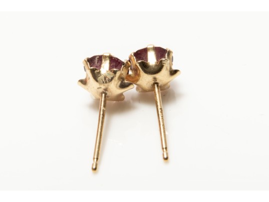14k Yellow Gold Glass Stud Earrings