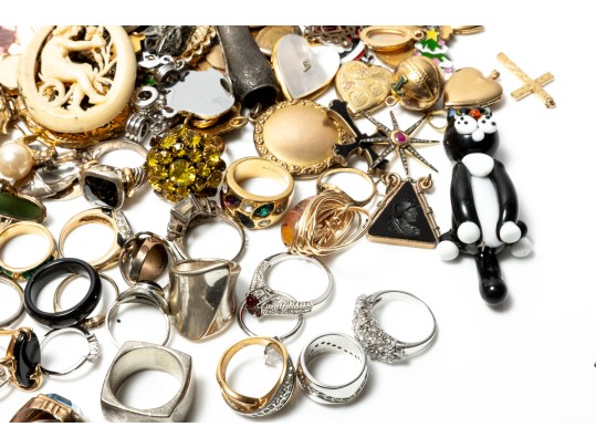 Large Variety Of Fashion Pendants, Rings, And Art Glass Beads