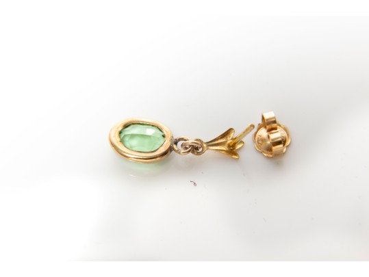 14k Yellow Gold Lightweight Ribbed Top Oval Green Glass Pendant Earrings