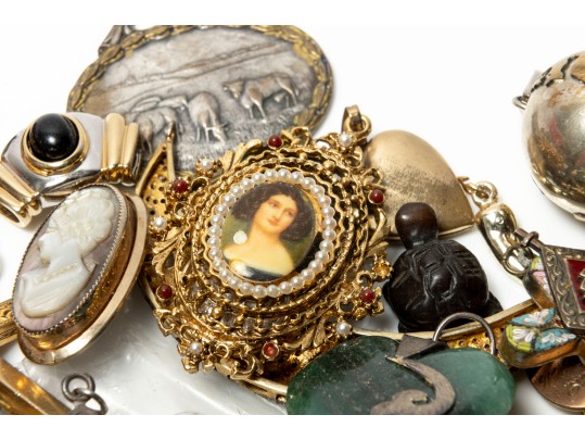 Large Variety Of Fashion Pendants, Rings, And Art Glass Beads