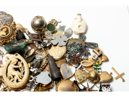 Large Variety Of Fashion Pendants, Rings, And Art Glass Beads