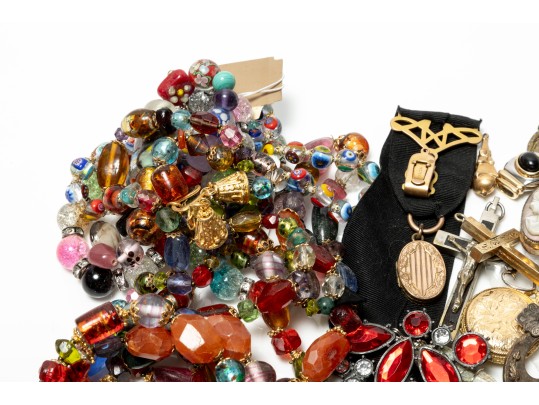 Large Variety Of Fashion Pendants, Rings, And Art Glass Beads