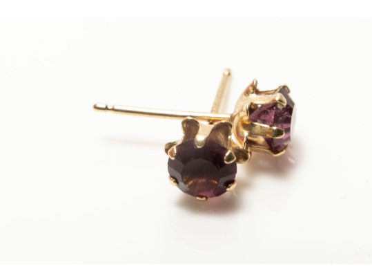14k Yellow Gold Glass Stud Earrings