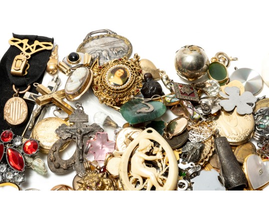 Large Variety Of Fashion Pendants, Rings, And Art Glass Beads