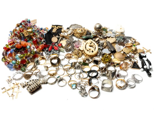 Large Variety Of Fashion Pendants, Rings, And Art Glass Beads