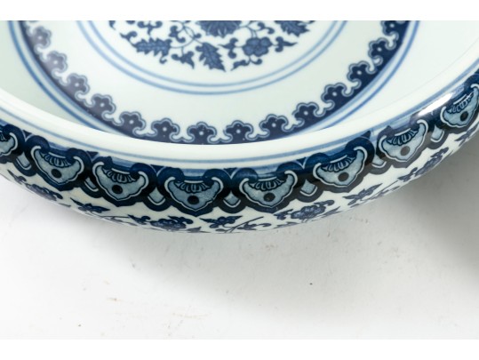 Qing Dynasty (1644 - 1912) Qianlong Mark Porcelain Bowls