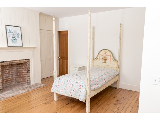 Adorable Paint Finished Poster Twin Bed