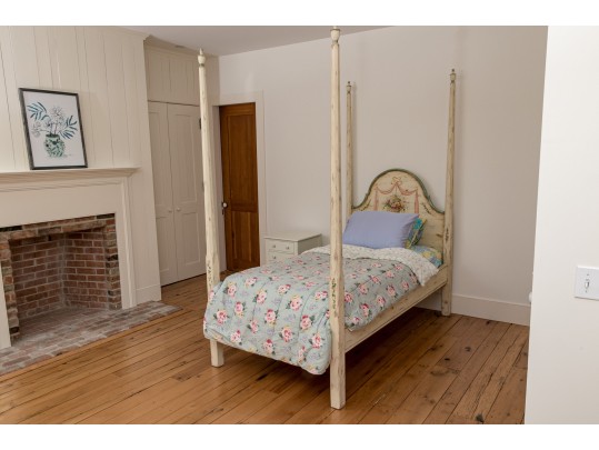 Adorable Paint Finished Poster Twin Bed