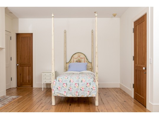 Adorable Paint Finished Poster Twin Bed