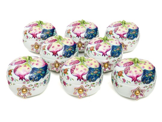 Set Of Eight Mottahedeh Chinese Export Tobacco Leaf Pattern Pomegranate Form Lidded Bowls