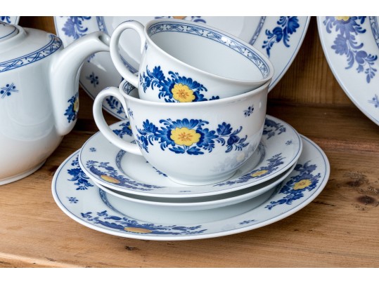 Massive 104 Piece Portuguese Vista Alegre 