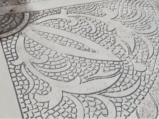 Elegant Neoclassical Style Outdoor Dining Set