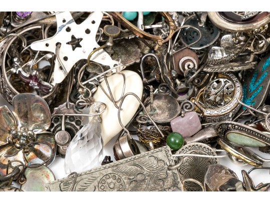 Very Large Lot Of Assorted Silver Half Pairs Of Earrings, Assorted Styles, 708.4 Gross Dwt