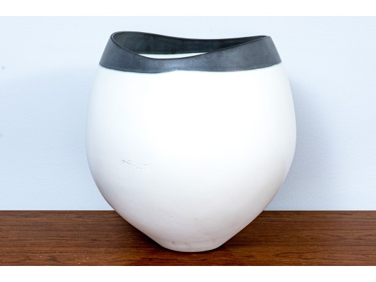 Contemporary Zodax Tasso White Eclipse Vase With Black Rim (Retail $323)