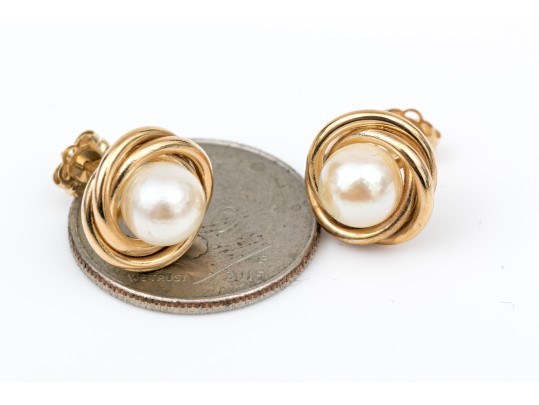 14k Yellow Gold Classic 5.75 Mm Cultured Pearl And Gold Knot Earrings
