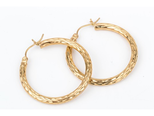 14k Yellow Gold Striking Diamond Cut Round Hoop Earrings