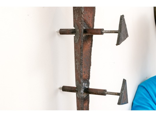 Lawrence Berger (New York, 1923-2024) Mid-century Brutalist Iron Wall Mounted Abstract Sculpture