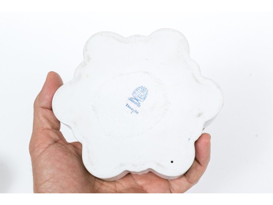 Two Herend Rothschild Pattern Table Top Items With A Leaf And Butterfly