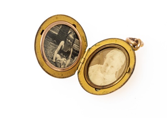 14k Yellow Gold Simple Antique Round Locket