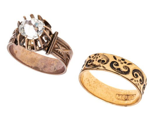 9k Gold Pair Of Beautiful Patterned Antique Rings, Sizes 8.75