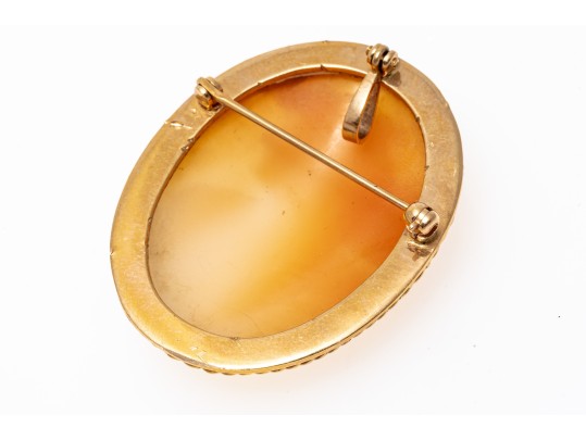 14k Yellow Gold Pretty Antique Twisted Frame Cameo Brooch