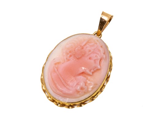 Classic 14K Pink Cameo Pendant