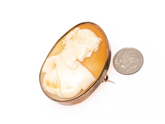 14k Gold Handsome Antique Cameo Brooch