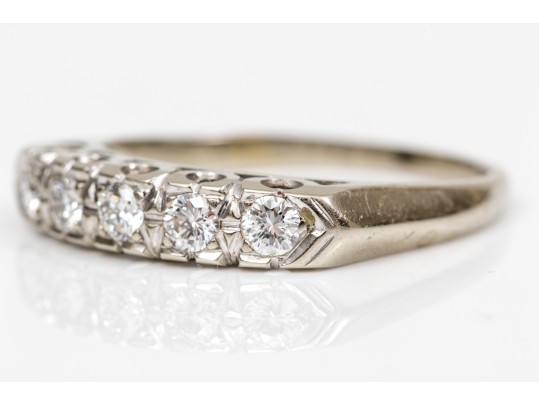 14k White Gold Classic Five Stone Diamond Band Ring, App. 0.25 TCW, Size 7.5