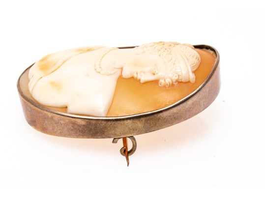 14k Gold Handsome Antique Cameo Brooch
