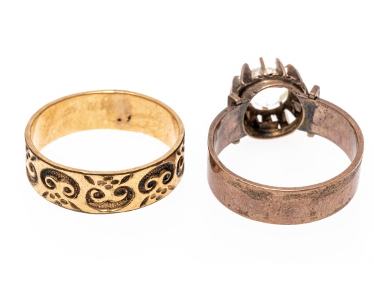 9k Gold Pair Of Beautiful Patterned Antique Rings, Sizes 8.75