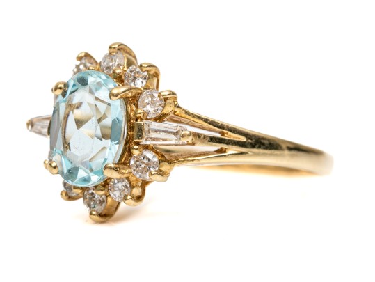 14k Yellow Gold Lovely Oval Aquamarine And Diamond Halo Ring, Size 6.75