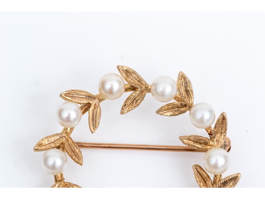 14k Yellow Gold Pretty Vintage 3.5 Mm Cultured Pearl And Leaf Motif Circle Brooch