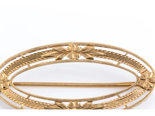 14k Yellow Gold Pretty Vintage Oval Chased And Floral Motif Brooch
