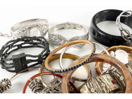 Large Variety Of Fashion Bangle Bracelets