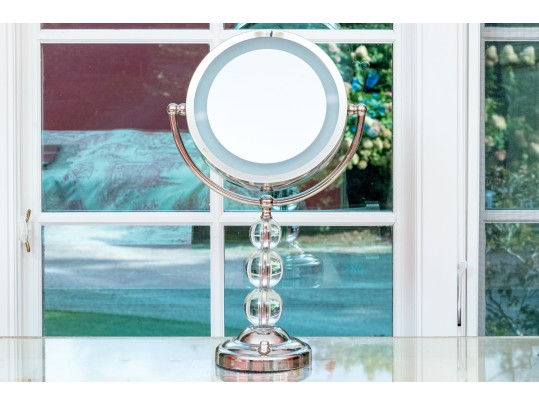 Fantastic Illuminated Vanity Mirror