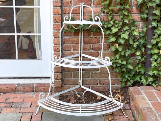 White Finished Corner Bakers Rack