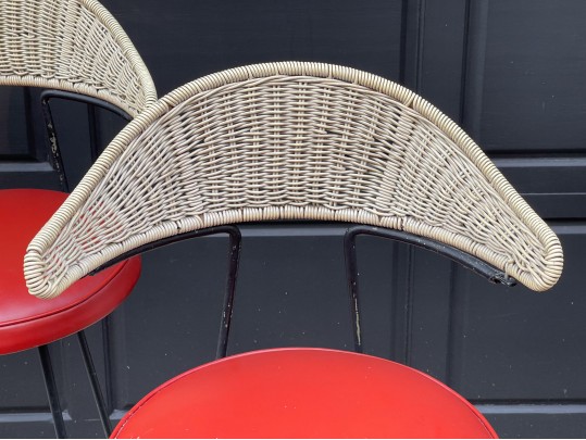 Chic Set Of Four Mid-Century Modern Swivel Counter Stools With Woven Seat Backs