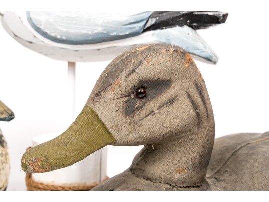 Artisanal And Decorative Collection Of Decoys & Wildlife Decor