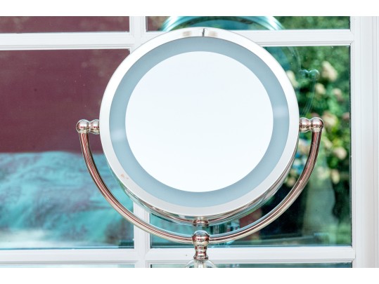 Fantastic Illuminated Vanity Mirror