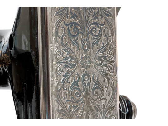 Antique Singer Sewing Machine With Case