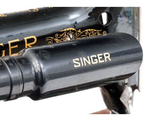 Antique Singer Sewing Machine With Case