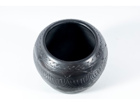 Louise Bigmeat Maney 1791 Small Pottery Vase