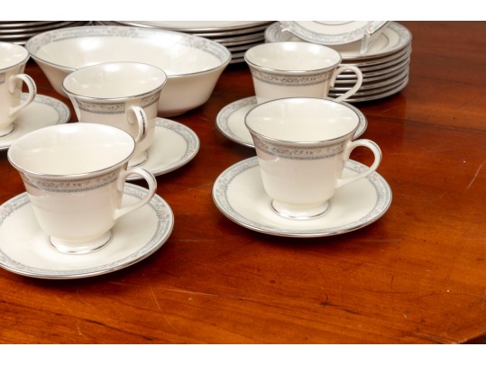 Lenox Cosmopolitan Collection Charleston China Set