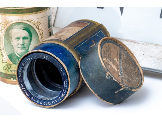 Quality Vintage And Antique Collection Of Radio Themed Decor