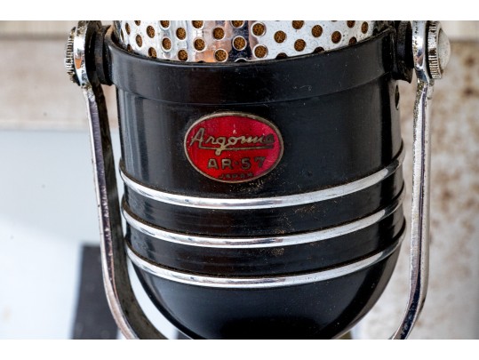 Quality Vintage And Antique Collection Of Radio Themed Decor