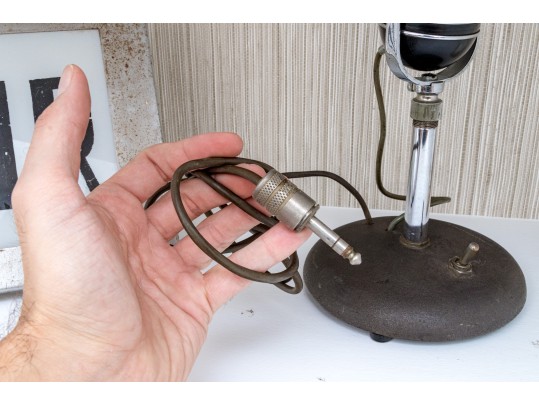 Quality Vintage And Antique Collection Of Radio Themed Decor