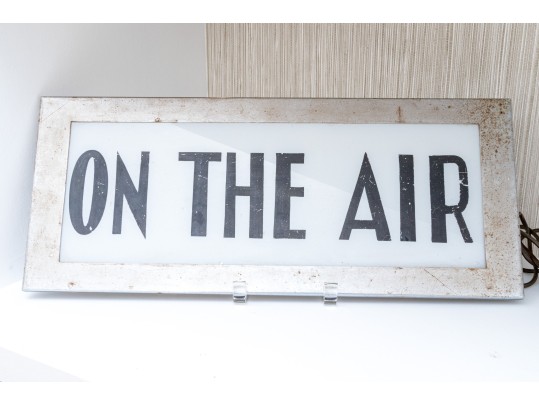 Quality Vintage And Antique Collection Of Radio Themed Decor