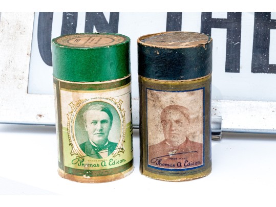 Quality Vintage And Antique Collection Of Radio Themed Decor